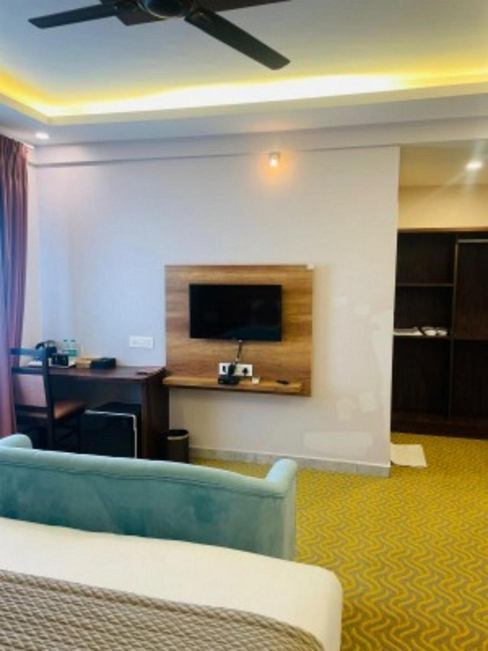 Vovo Hotels Yelahanka Exterior foto
